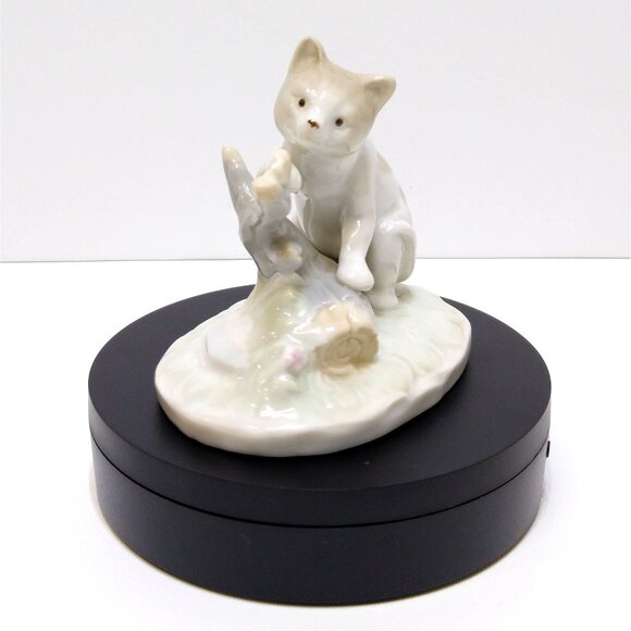 Porcelain Cat Climbing Tree Figurine 1970s Vintage RARE Hard To Find Collectible - Picture 1 of 10